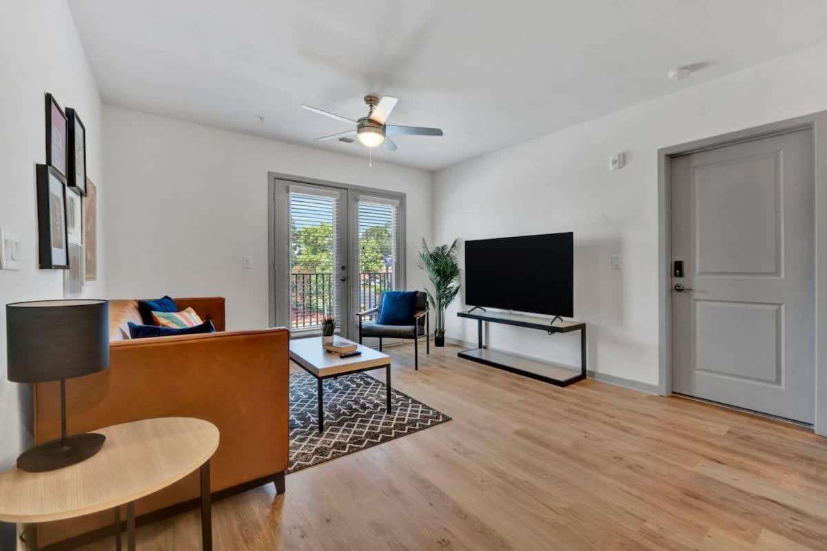 Dockside Living In 2 Bedroom Unique Amenities