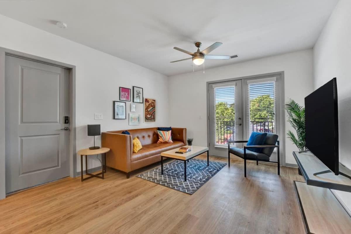Apartment Dockside Living In 2 Bedroom Unique Amenities *