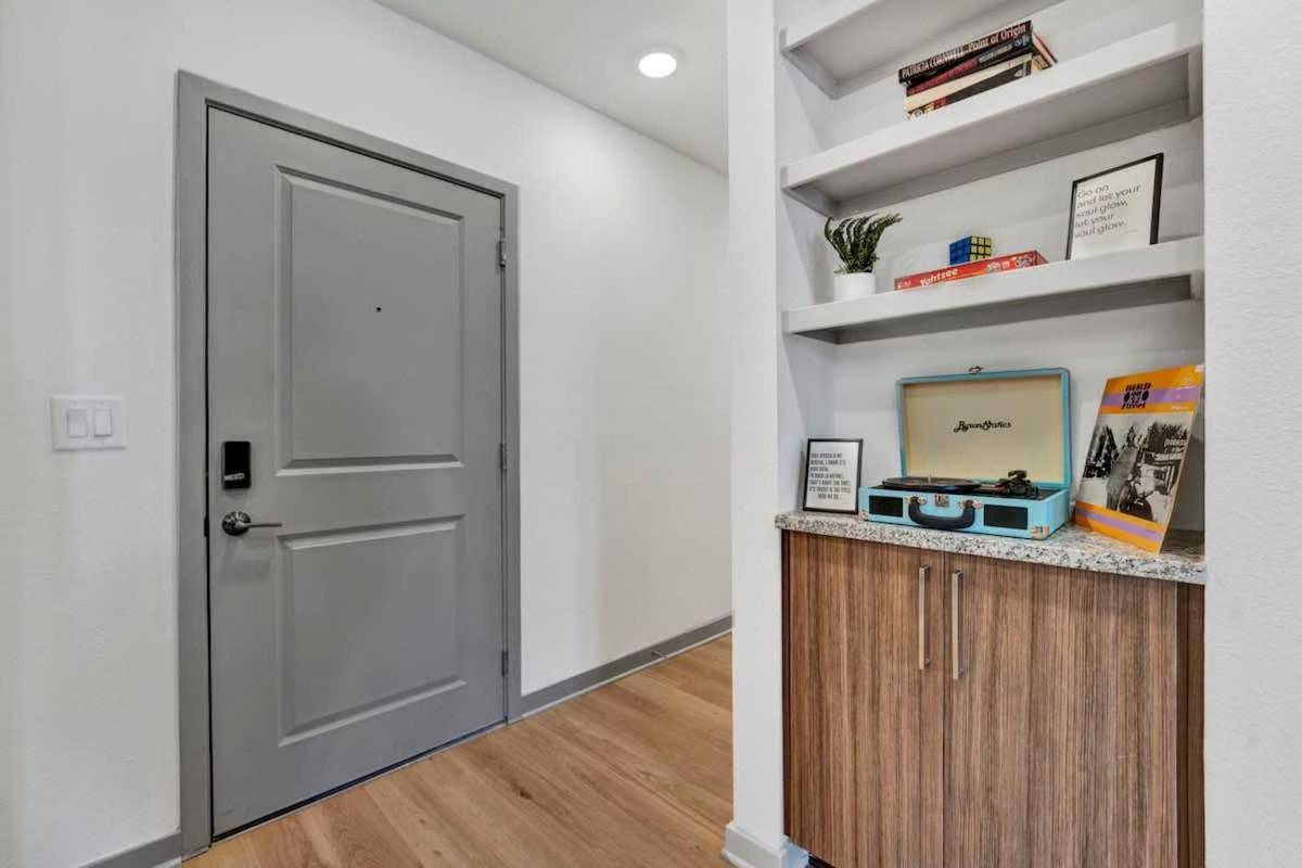 Dockside Living In 2 Bedroom Unique Amenities