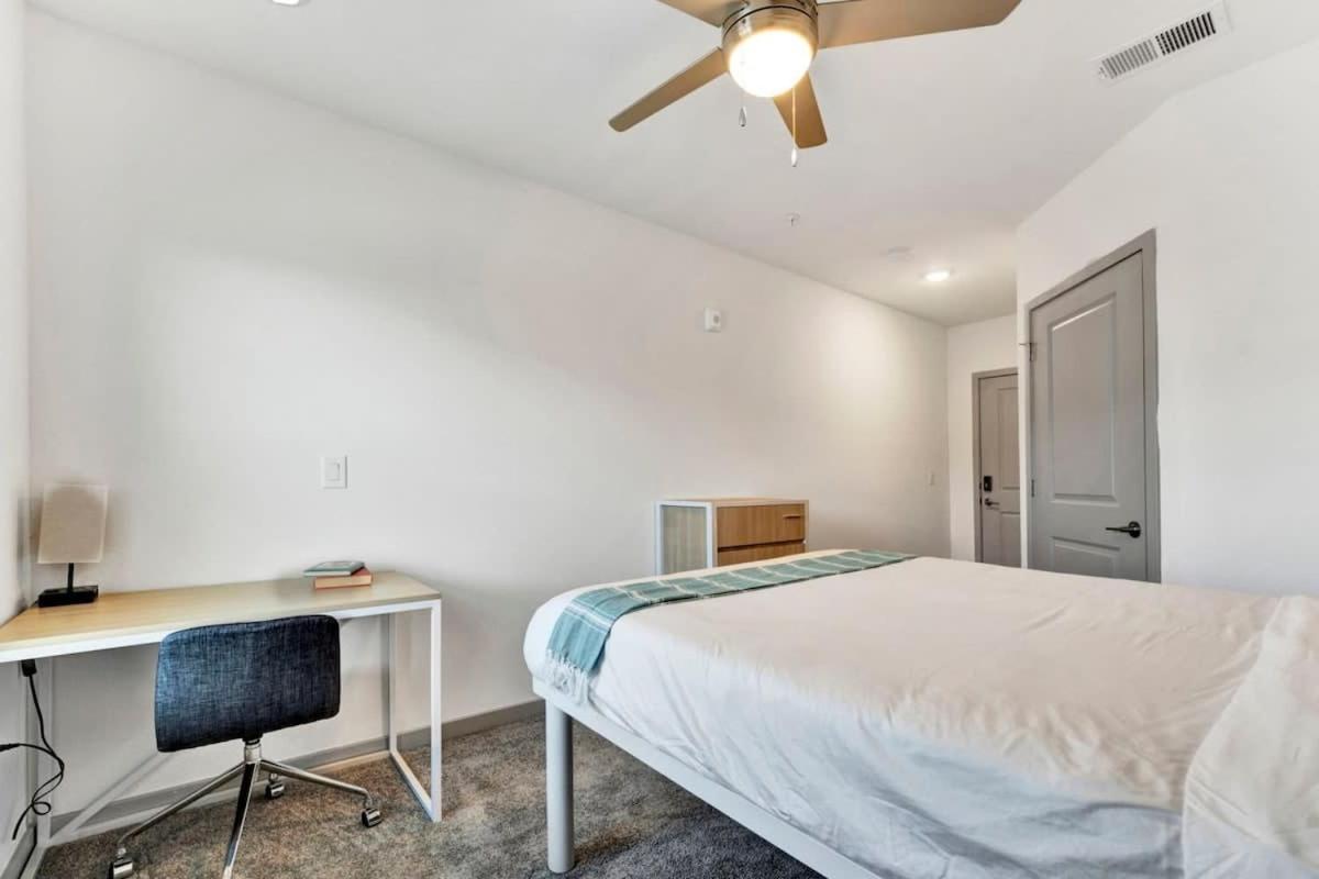 Apartment Dockside Living In 2 Bedroom Unique Amenities *