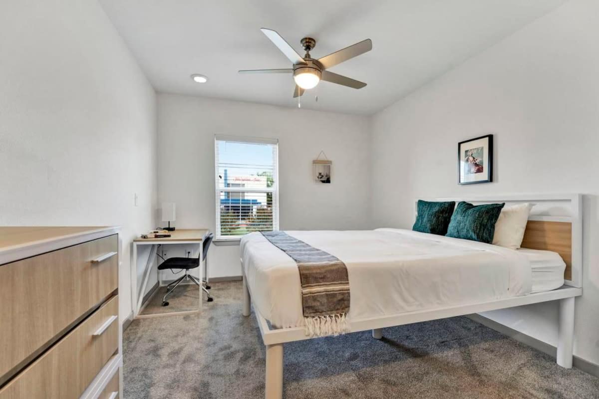Dockside Living In 2 Bedroom Unique Amenities