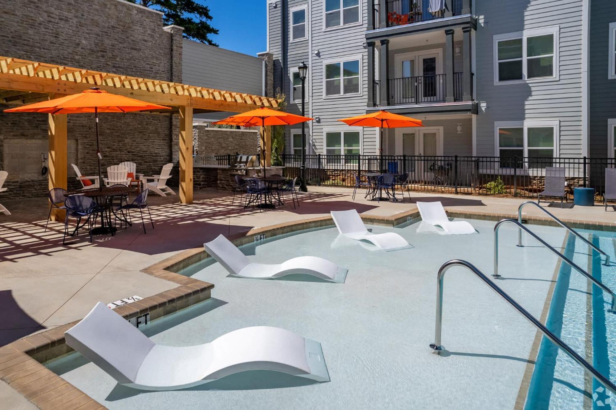 Dockside Living In 2 Bedroom Unique Amenities Apartment