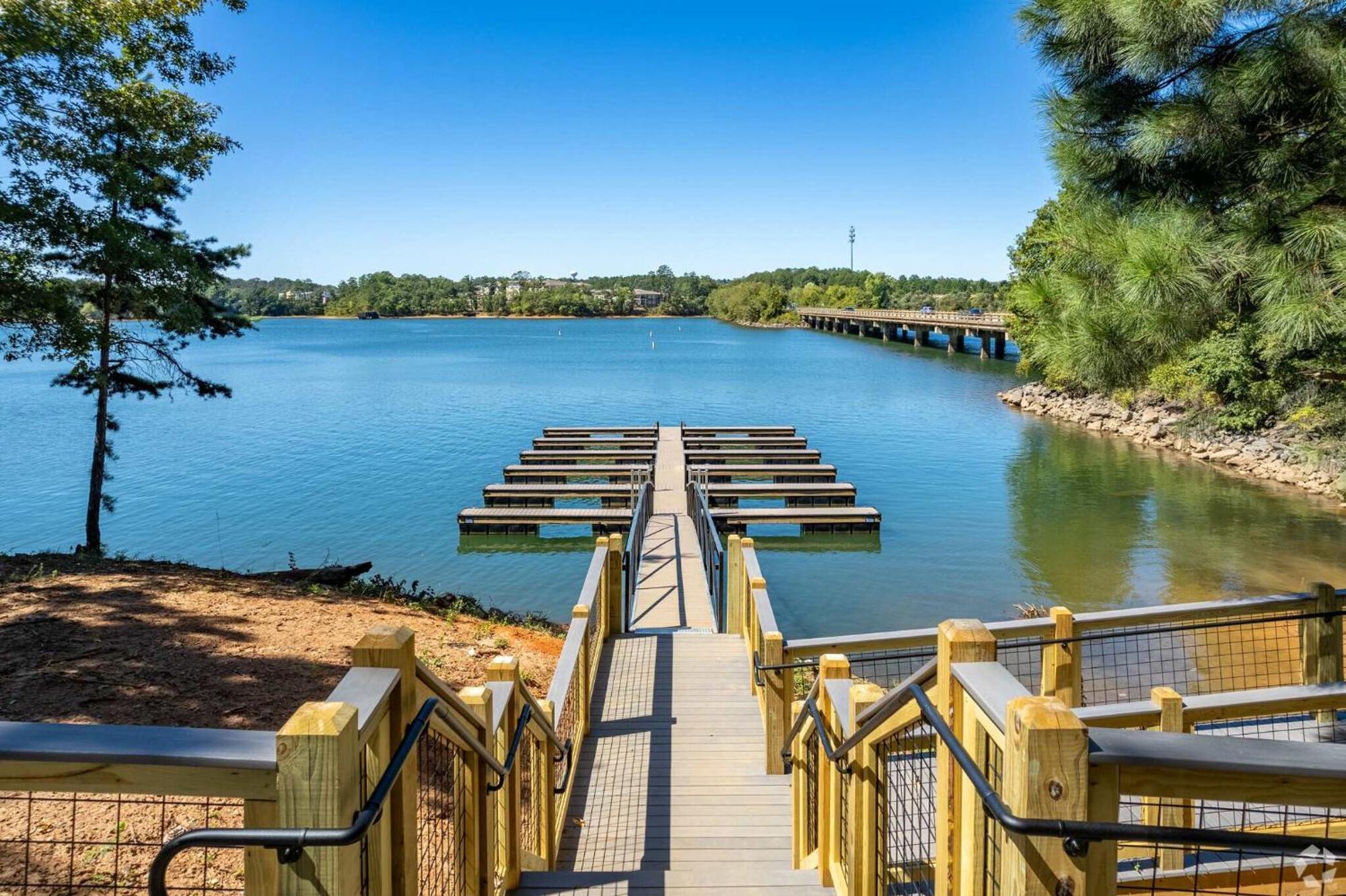 Dockside Living In 2 Bedroom Unique Amenities *