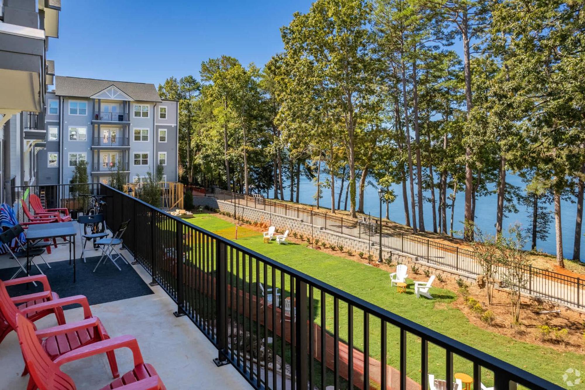 Dockside Living In 2 Bedroom Unique Amenities