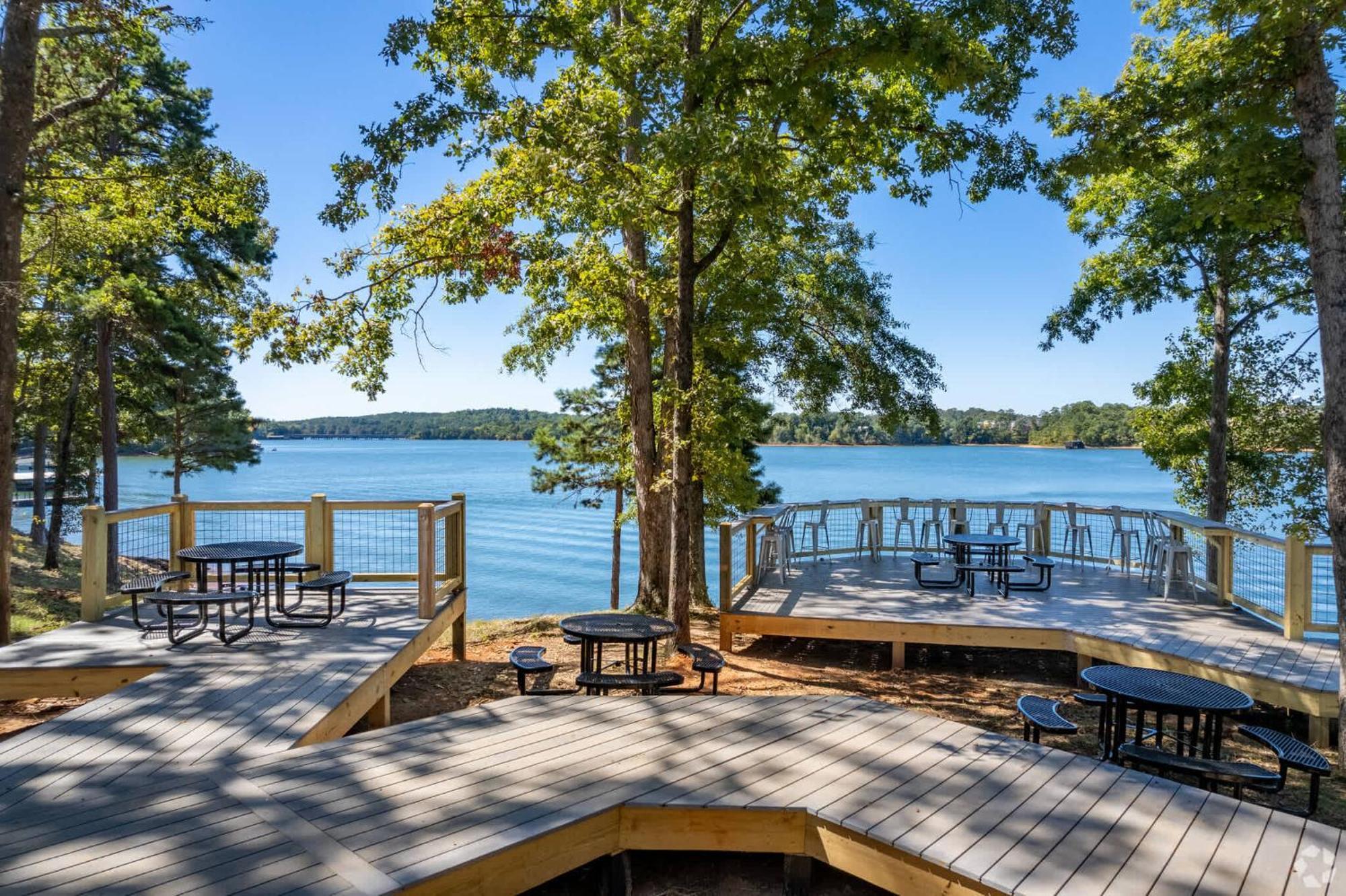 Dockside Living In 2 Bedroom Unique Amenities Apartment